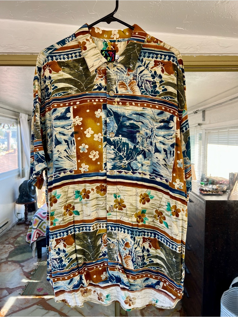 Vintage Jams World Aloha Shirt. Size Large.